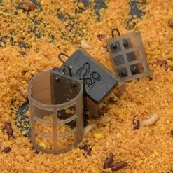 Cresta Plastic Cage Feeder